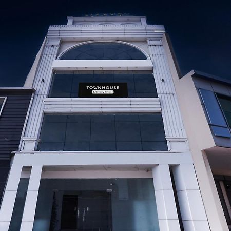 Super Townhouse Eden Garden Zirakpur Hotel Екстериор снимка