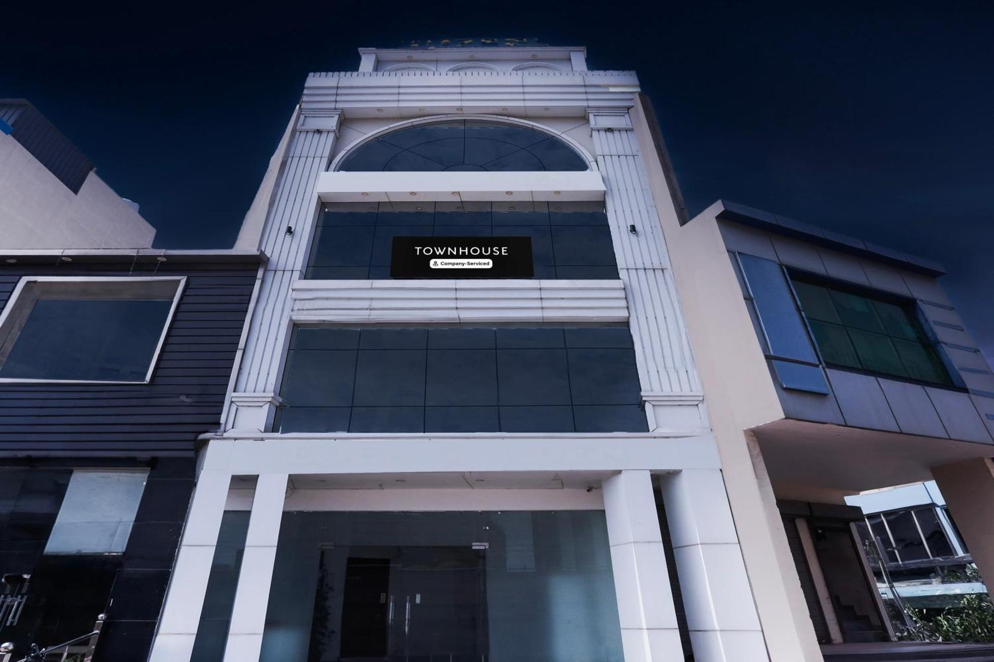 Super Townhouse Eden Garden Zirakpur Hotel Екстериор снимка