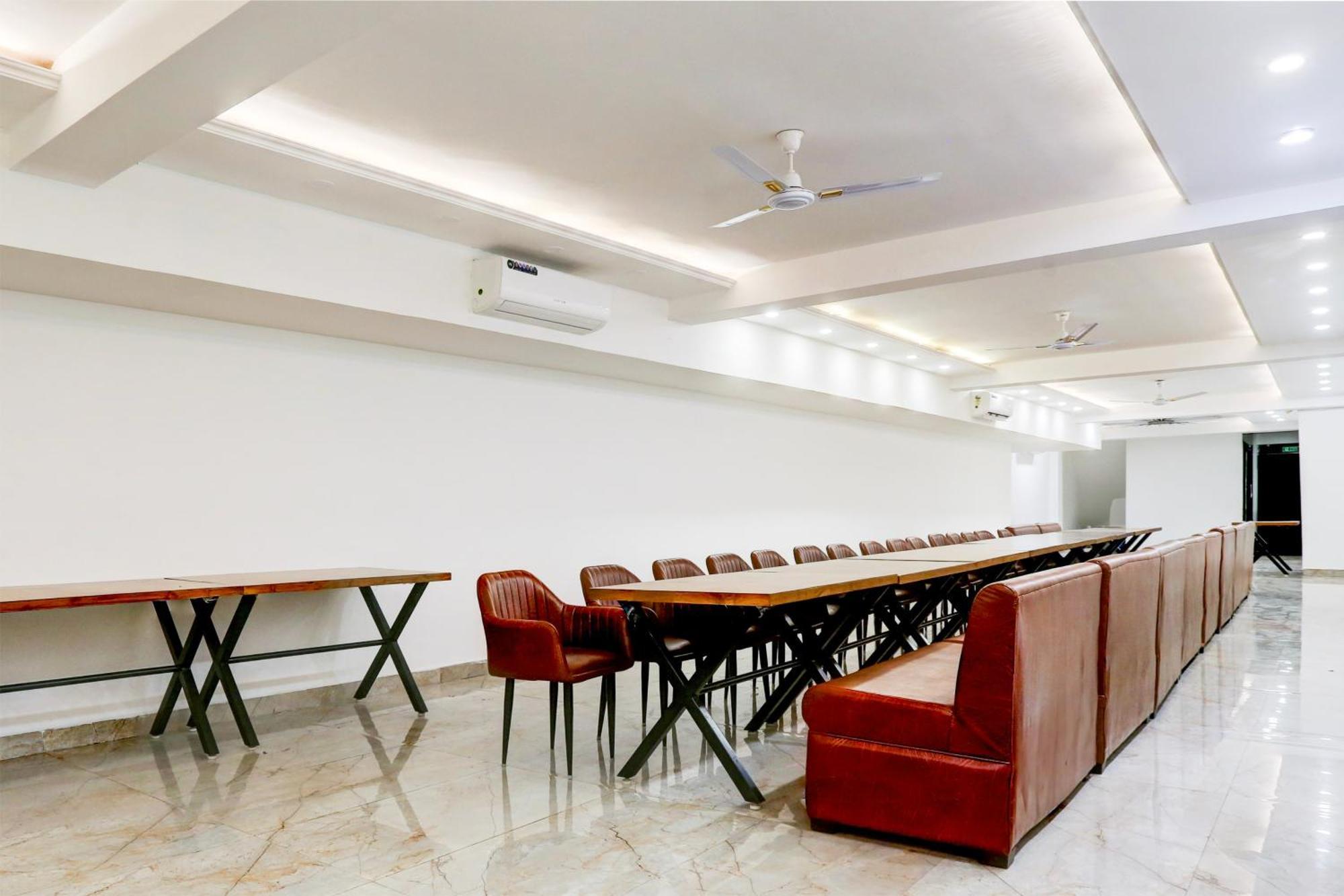 Super Townhouse Eden Garden Zirakpur Hotel Екстериор снимка