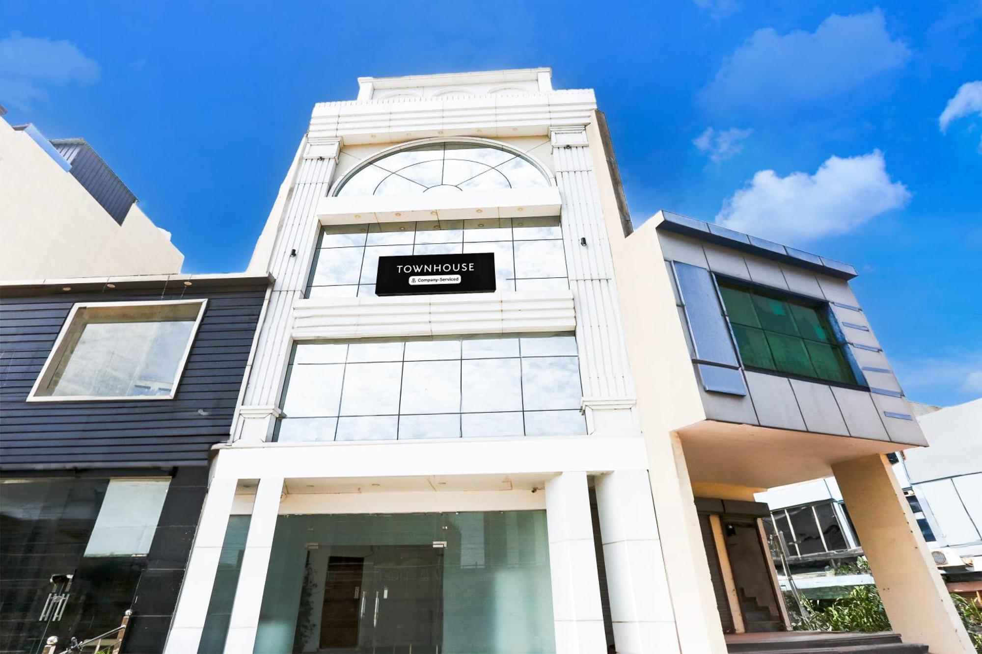 Super Townhouse Eden Garden Zirakpur Hotel Екстериор снимка